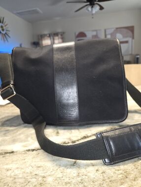 COACH Transatlantic Messenger Authentic Leather/Neoprene.